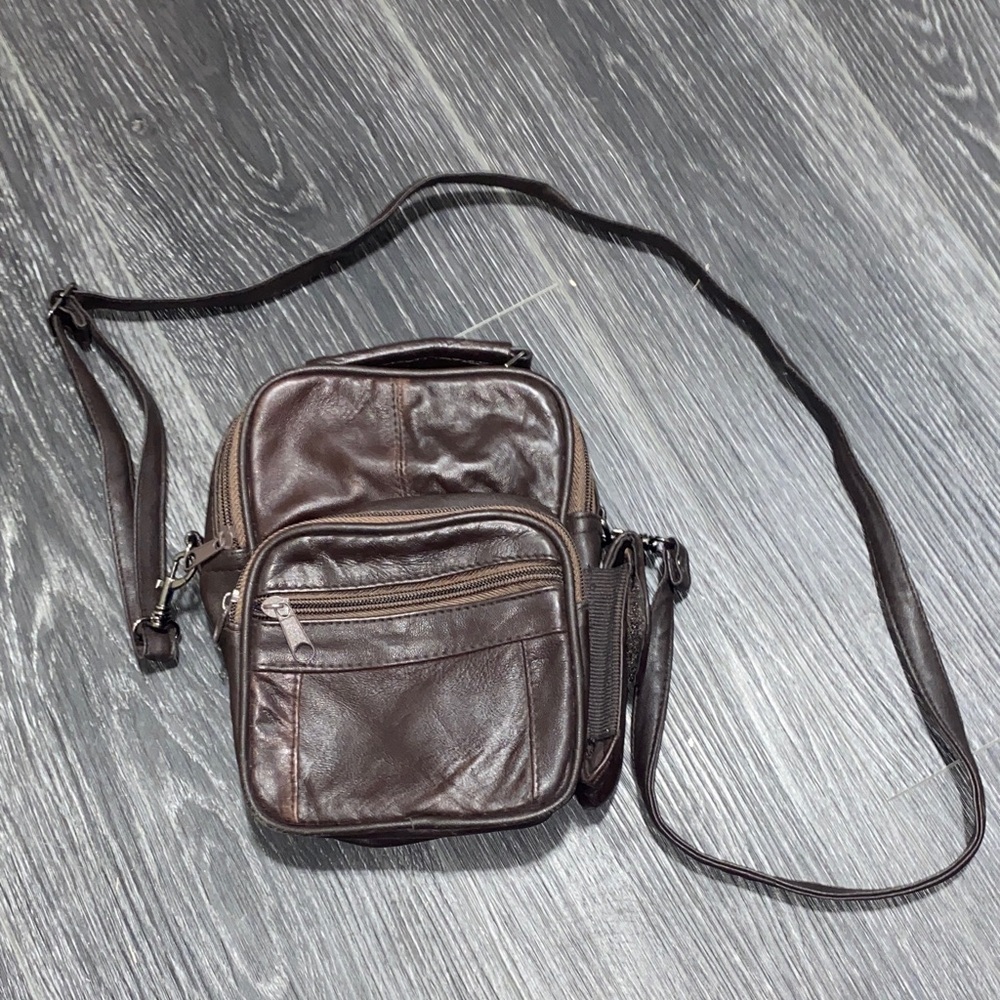 Women's Brown Leather Crossbody Bag - Classic Everyday Carry